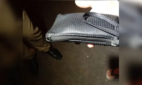 Suspeitos pedem dinheiro e roubam carteira da vítima