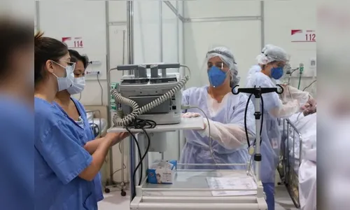 Taxa de mortes por covid-19 cresce em pacientes mais jovens