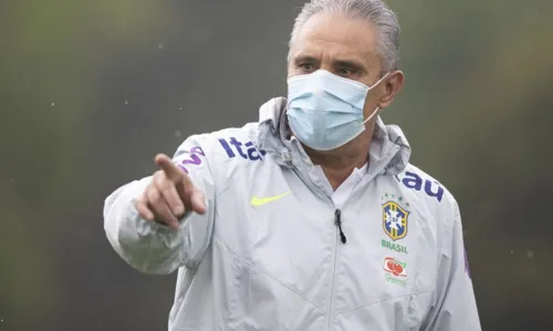 Tite recebe a primeira dose da vacina contra covid-19