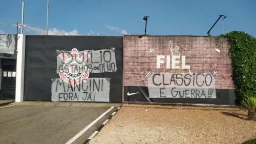 Torcida organizada protesta e pede saída de Mancini