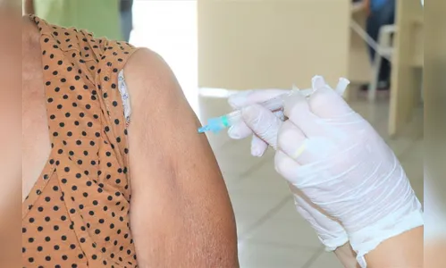 Vacinação aos idosos com 76 anos ou mais começa nesta sexta