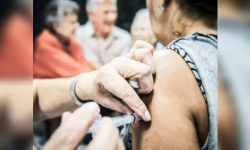 Vacinação para idosos com 78 anos ou mais inicia nesta segunda