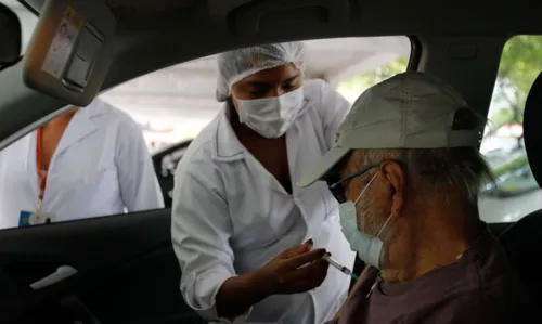 Vacinação reduz pela metade mortalidade de idosos de 80 anos