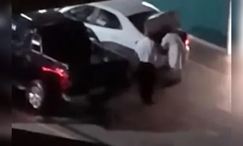 Vídeo mostra vacinação clandestina dentro de garagem; Veja