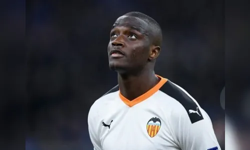 Zagueiro do Valencia pede sanções após insulto racista