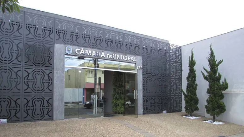 Imagem ilustrativa da notícia Vereador de Rolândia reclama do salário