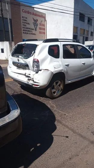 Batida envolve caminhão e 4 carros em Arapongas