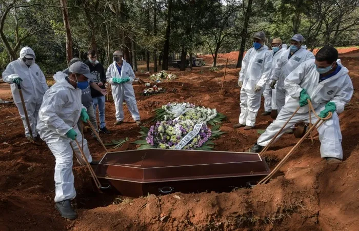 Brasil tem 2.485 mortes por covid-19 em 24 horas