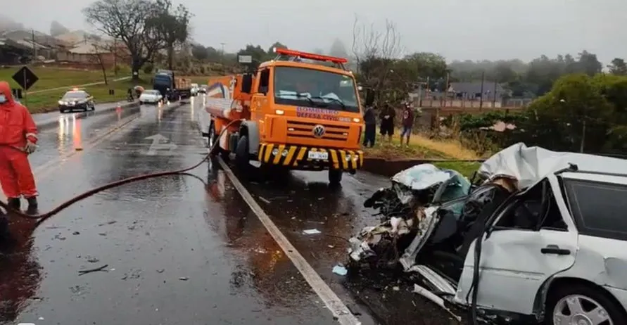 Casal morre após acidente entre carro e caminhão em Jandaia