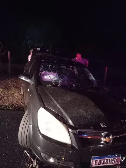 Colisão frontal entre carros deixa feridos na PR-170