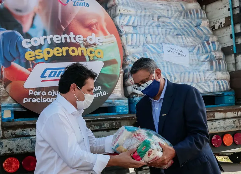 Empresa doa 6 toneladas de alimentos para famílias carentes