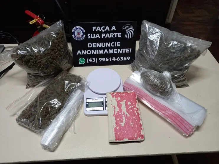 GM Arapongas encontra pacotes de maconha em guarda-roupa