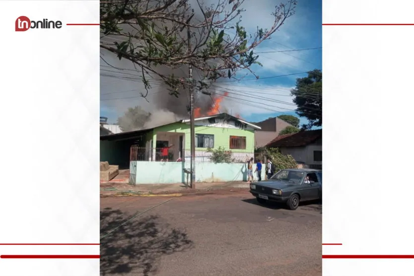 Incêndio de grandes proporções atinge casa na Vila Nova