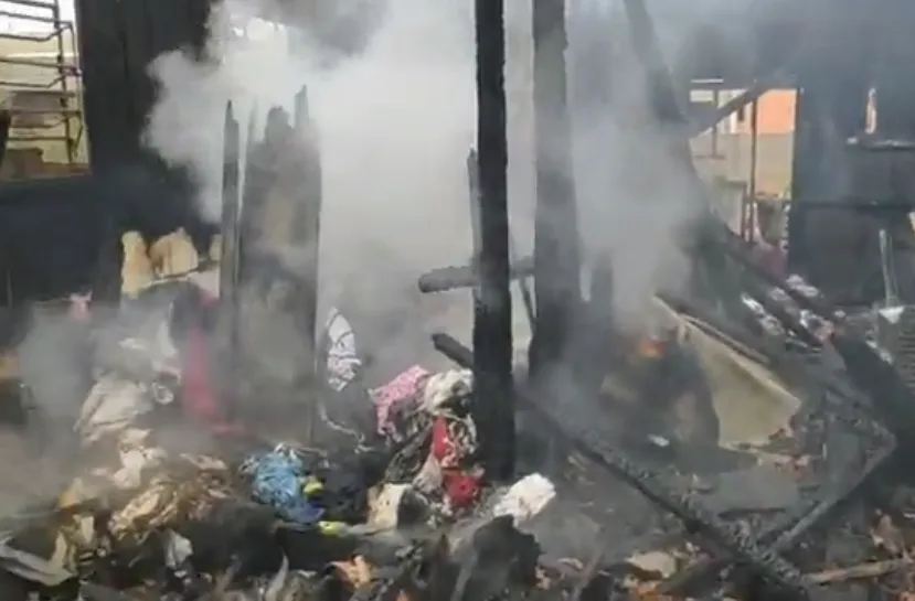 Incêndio destrói casa no Paraná e cão morre; assista