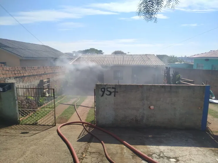 Incêndio é registrado em residência no Jardim Ponta Grossa