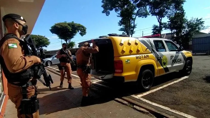 Jovens são detidos em flagrante por tráfico de drogas