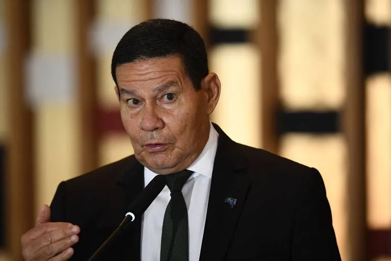 Mourão não vê riscos ao realizar Copa América no Brasil