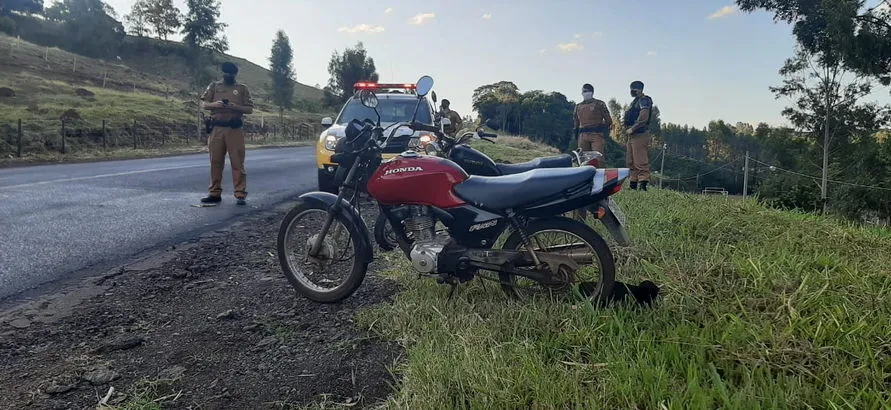 PM recupera duas motos furtadas na região e prende suspeitos