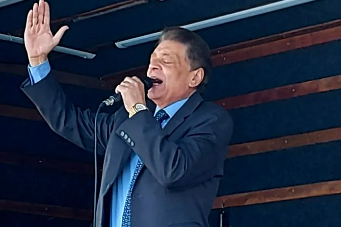 Pastor Samuel Azevedo. 64 anos