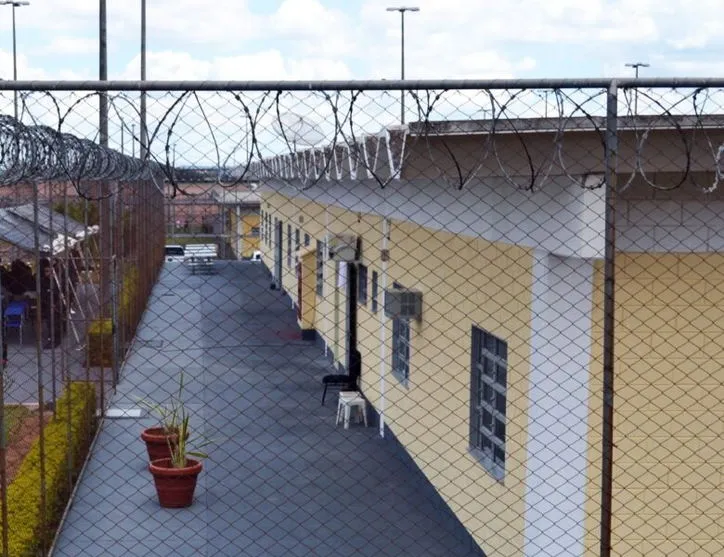 Presos fazem rebelião com reféns em penitenciária, no Paraná
