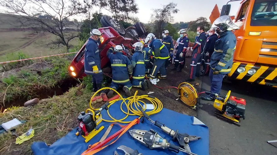 Samu atende 10 acidentes no final de semana; assista