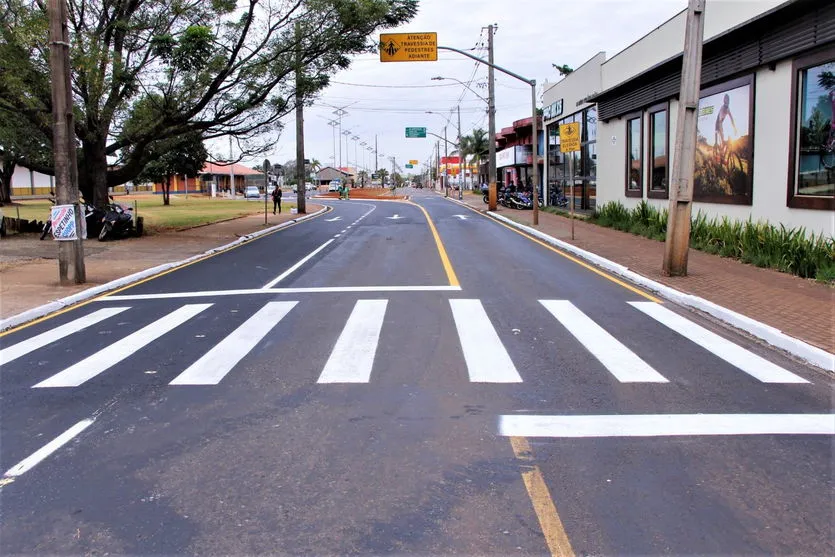 Trecho da Rouxinol recebe nova pintura viária