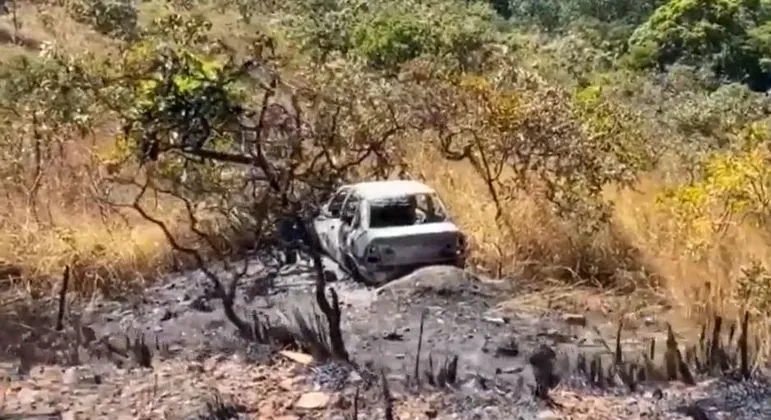 Veículo queimado é encontrado nas buscas de Lázaro Barbosa 
