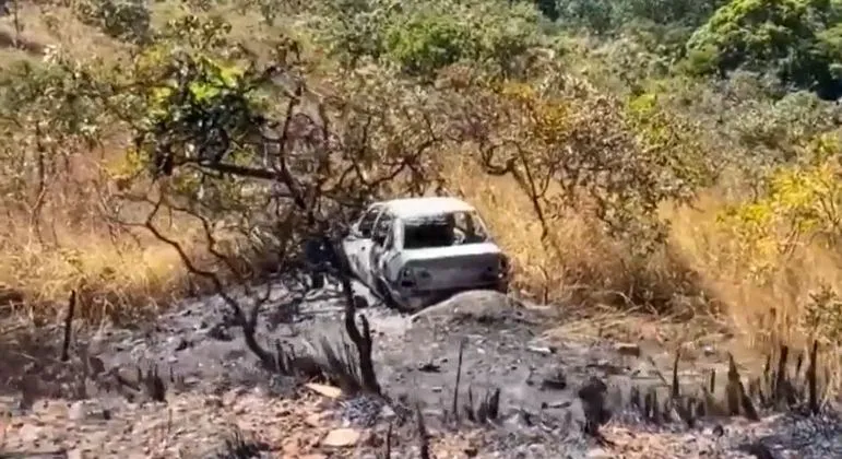 Veículo queimado é encontrado nas buscas de Lázaro Barbosa