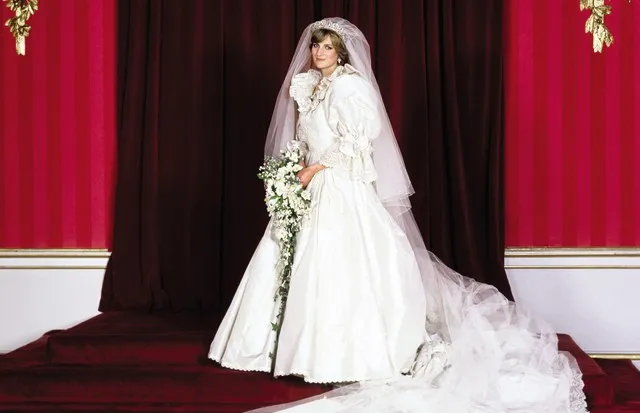 Vestido de noiva da princesa Diana ganha exposição