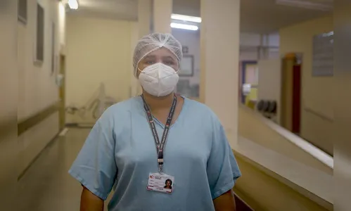 1ª paranaense vacinada diz que ainda não é hora de relaxar