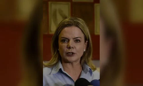 Gleisi Hoffmann é dada como morta pelo SUS