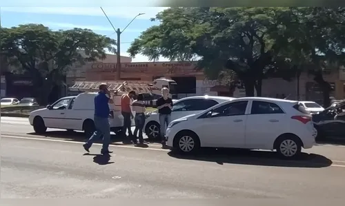 Acidente com quatro veículos é registrado em Apucarana