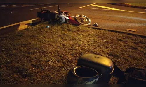 Acidente entre caminhão e moto deixa homem em estado grave
