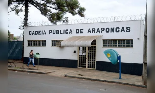 Adolescentes tentam arremessar drogas na cadeia de Arapongas
