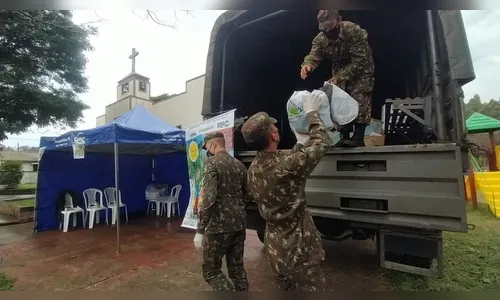 Apesar da chuva, começa bem a Campanha do Agasalho do SESC