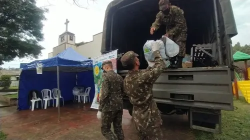 Apesar da chuva, começa bem a Campanha do Agasalho do SESC