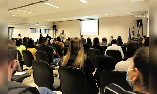 Aprovados em concurso participam de distribuição de aulas