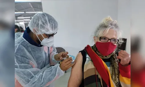 Arapongas realiza aplicação da 2ª dose da Coronavac