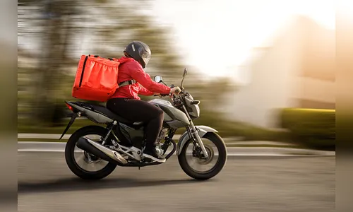 Assaltantes levam sete lanches e uma coca de entregador
