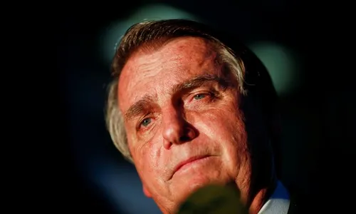 Bolsonaro é encaminhado ao hospital após se queixar de dores