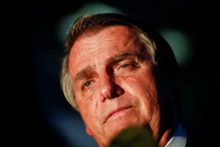 Bolsonaro é encaminhado ao hospital após se queixar de dores