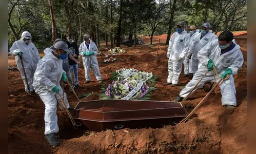 Brasil tem 2.485 mortes por covid-19 em 24 horas