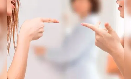 Briga entre irmãs termina em agressões e vidros quebrados