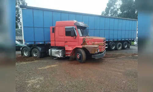 Câmera flagra acidente entre veículos na BR-376; assista