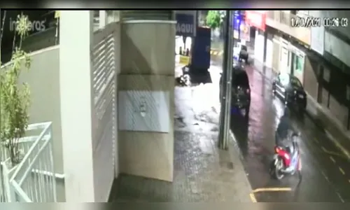Câmera flagra homem furtando moto em Ivaiporã; Veja