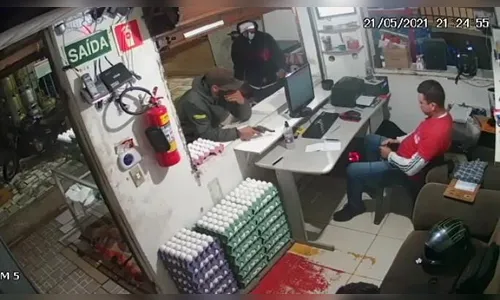 Câmera registra assalto em empresa de Apucarana; veja