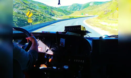 Caminhoneiro sofre tentativa de roubo enquanto descansava