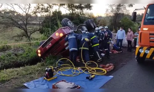 Capotamento deixa motorista preso às ferragens na BR 369