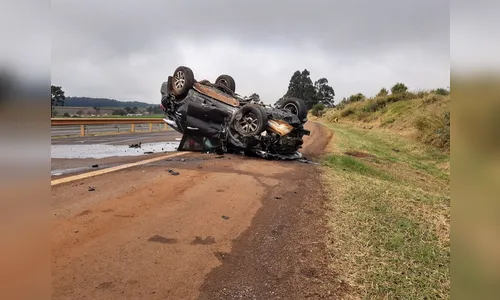 Capotamento deixa uma pessoa ferida na BR-376