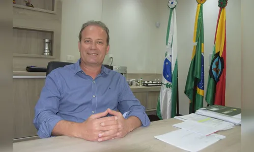 Prefeito Carlos Gil reassume cargo após licença